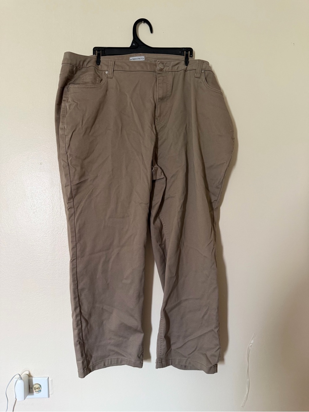 Women’s Casual Straight-Leg Pants in Taupe